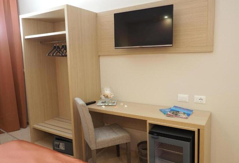 اتاق لوکس با بالکن, Pepè Accommodation