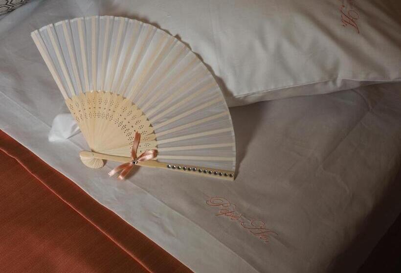 اتاق لوکس با بالکن, Pepè Accommodation