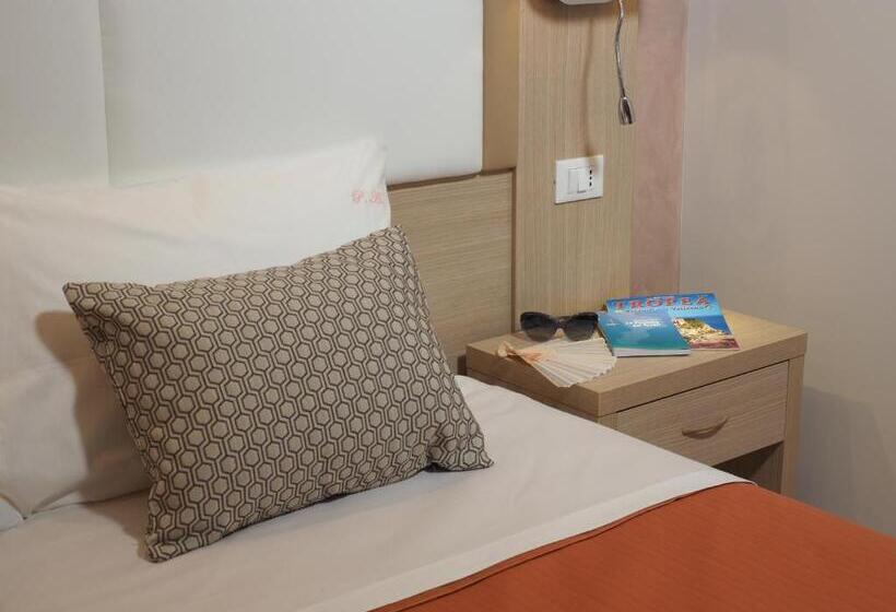 اتاق لوکس با بالکن, Pepè Accommodation