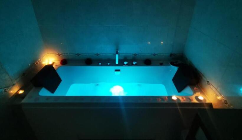 اتاق استاندارد با وان آب گرم, Elegance B&b