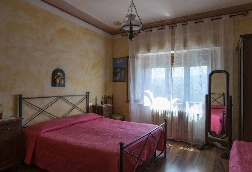 اتاق استاندارد سه تخته با چشم‌انداز, B&b Locanda Sant'antimo