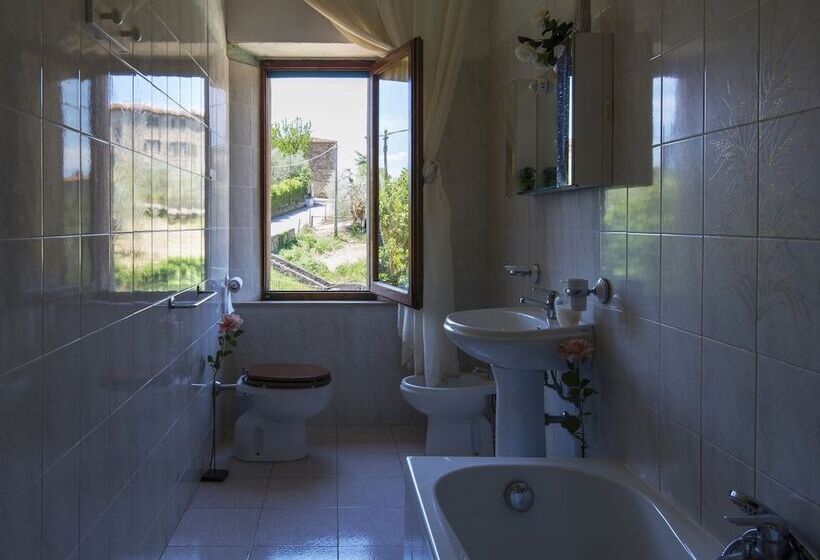 اتاق استاندارد سه تخته با چشم‌انداز, B&b Locanda Sant'antimo