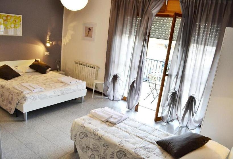 اتاق استاندارد سه تخته با بالکن, Sogni D Oro   Guest House