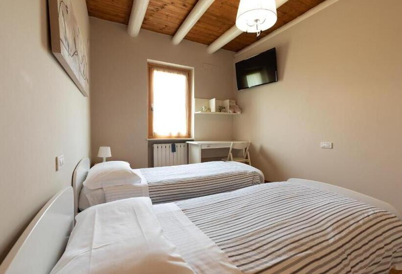 اتاق استاندارد چهار تخته, Cascina Serenella B&b