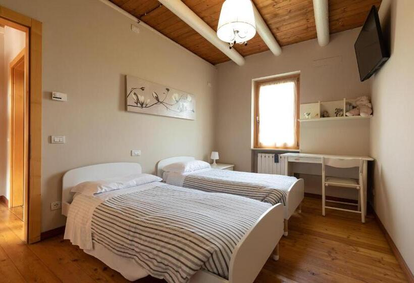 اتاق استاندارد چهار تخته, Cascina Serenella B&b