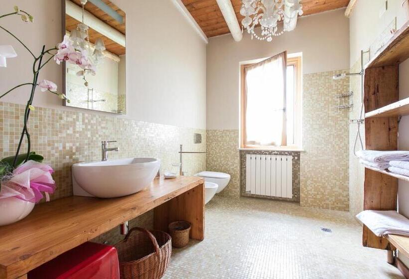 اتاق استاندارد چهار تخته, Cascina Serenella B&b