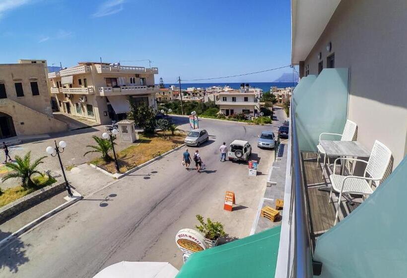 اتاق استاندارد چهار تخته با چشم‌انداز دریا, Castell