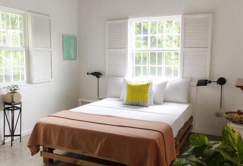 سوییت جونیور, Selina Manuel Antonio   Hostel