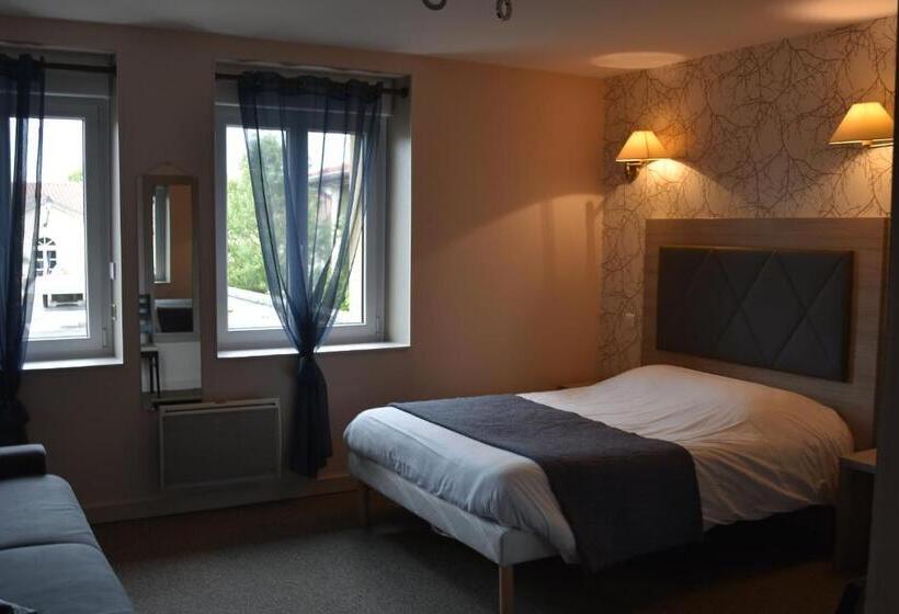 اتاق استاندارد سه نفره, Auberge Du Cheval Blanc Logis