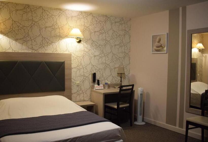 اتاق استاندارد سه نفره, Auberge Du Cheval Blanc Logis
