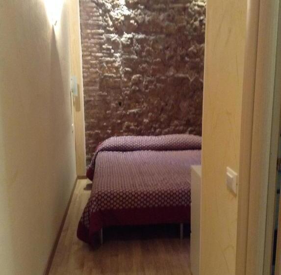 اتاق اکونومی, B&b In Piazza