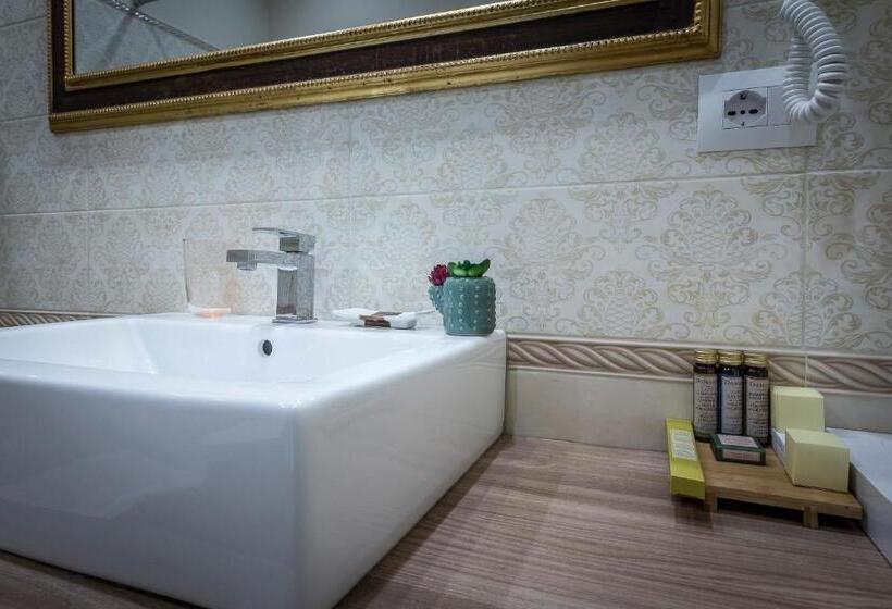 اتاق لوکس سه تخته, B&b La Terrazza Sul Duomo