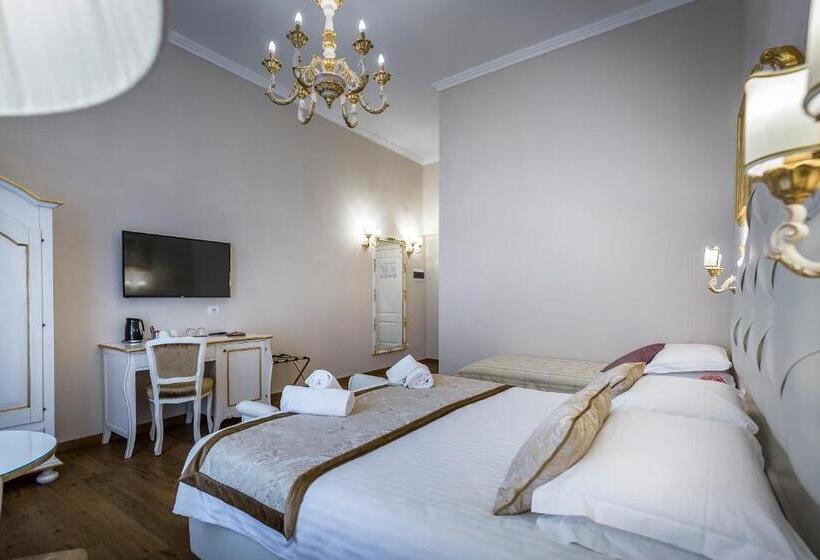 اتاق لوکس سه تخته, B&b La Terrazza Sul Duomo