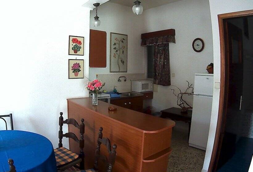 2 Bedroom Family Apartment, Eri Studios