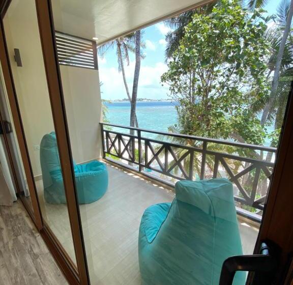 اتاق لوکس با چشم‌انداز دریا, Canopus Retreat Thulusdhoo