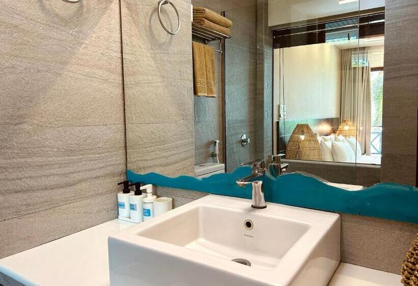 اتاق لوکس با چشم‌انداز دریا, Canopus Retreat Thulusdhoo