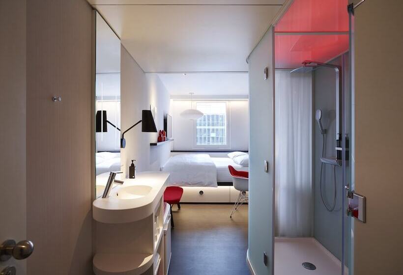 Comfort room with city view, Citizenm Paris Gare De Lyon