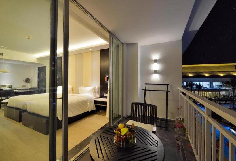 اتاق استاندارد با چشم‌انداز استخر, Palace Resort Yalong Bay Sanya