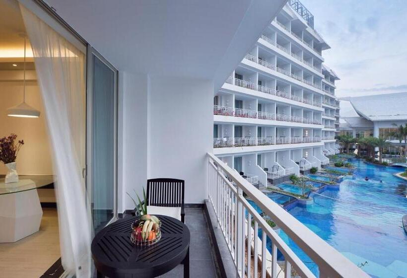 اتاق استاندارد با چشم‌انداز استخر, Palace Resort Yalong Bay Sanya