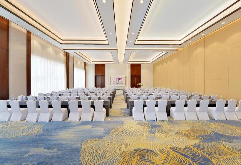 اتاق لوکس با چشم‌انداز استخر, Palace Resort Yalong Bay Sanya