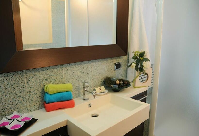 اتاق استاندارد با سرویس بهداشتی مشترک, Zeus Rooms Superior