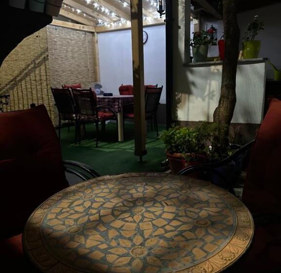 اتاق سوپریور با تخت بزرگ, Guest House Nana