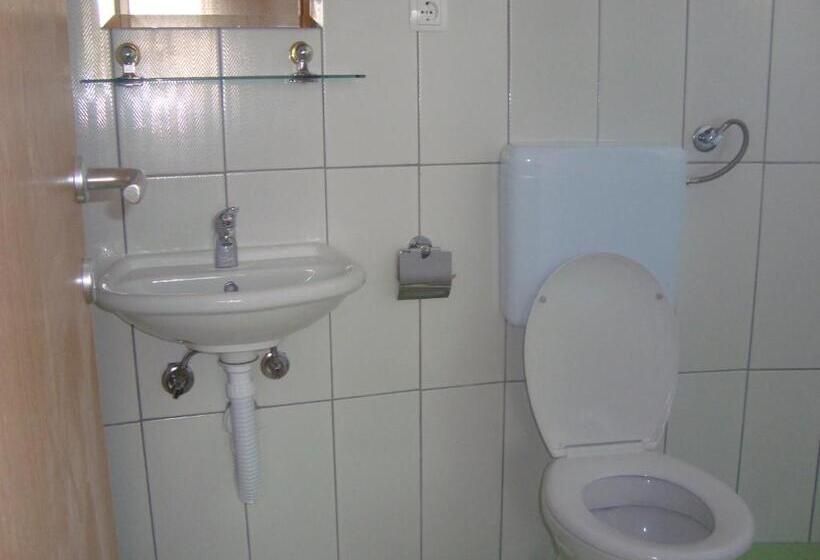 استودیو خانوادگی, Guest House Nana