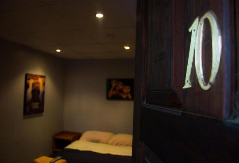 اتاق استاندارد, Blue House Youth Hostel