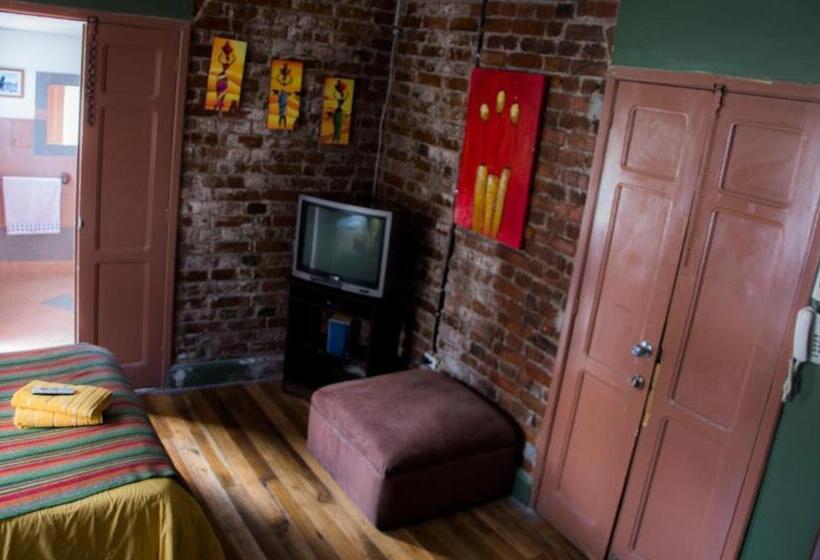 اتاق استاندارد چهار تخته, Blue House Youth Hostel