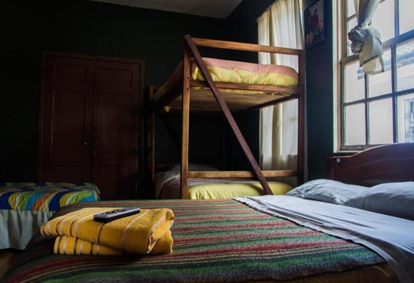 اتاق استاندارد چهار تخته, Blue House Youth Hostel