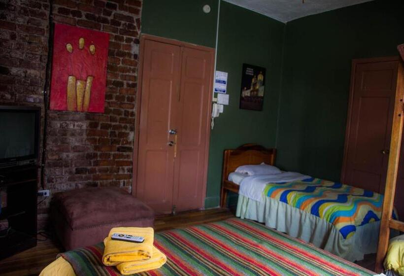 اتاق استاندارد چهار تخته, Blue House Youth Hostel