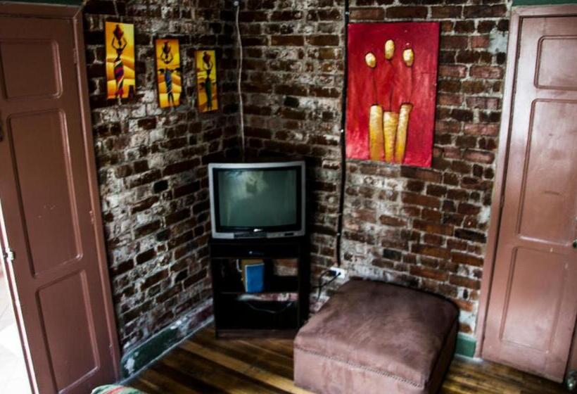 اتاق استاندارد چهار تخته, Blue House Youth Hostel