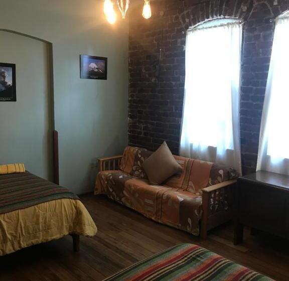 اتاق چهار تخته با دستشویی مشترک, Blue House Youth Hostel