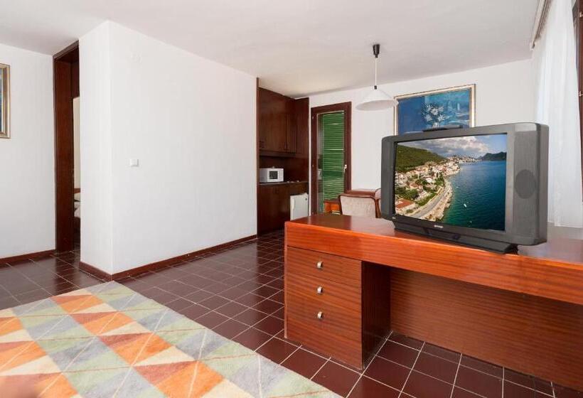 2 Bedroom Suite with Terrace, Zenit Neum