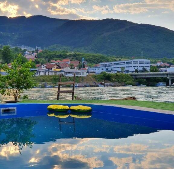 اتاق استاندارد, Apartmani I Sobe Okuka