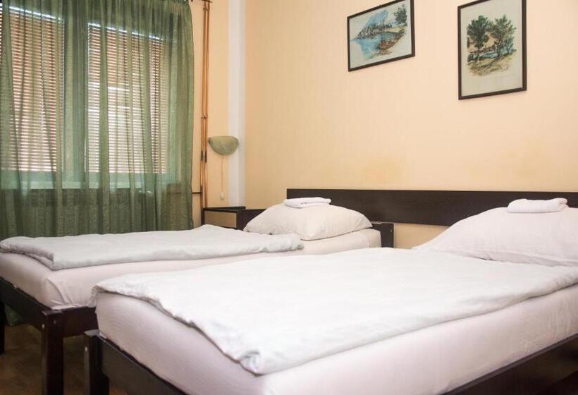 اتاق استاندارد, Motel Aura