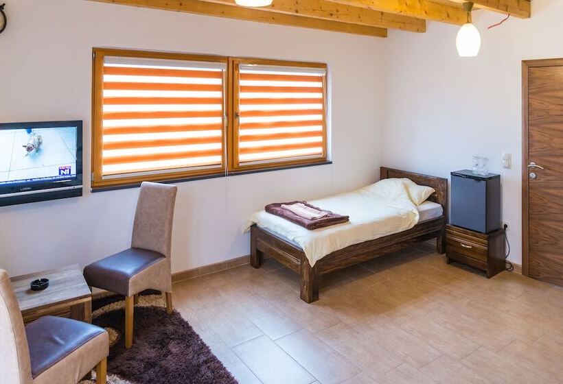 اتاق راحتی سه تخته, Motel Orhideja