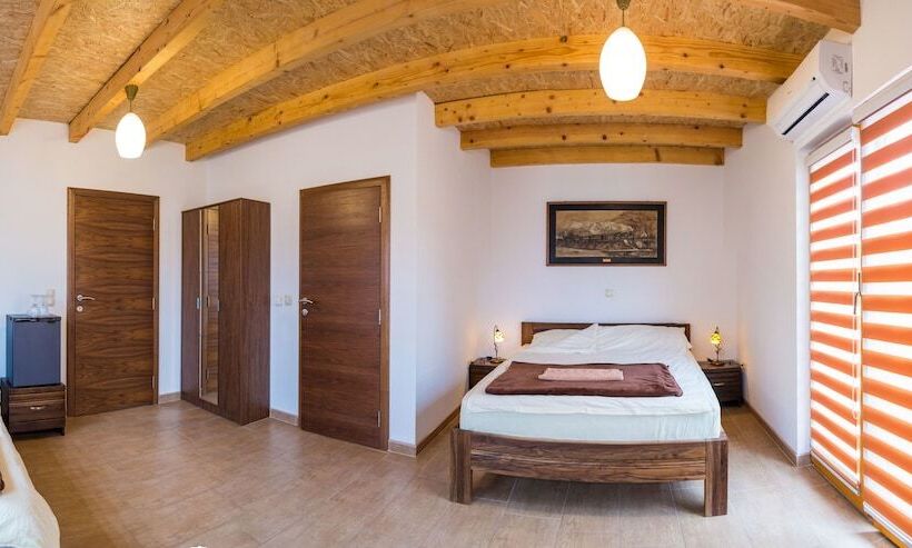اتاق راحتی سه تخته, Motel Orhideja