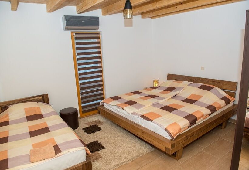 اتاق خانوادگی, Motel Orhideja