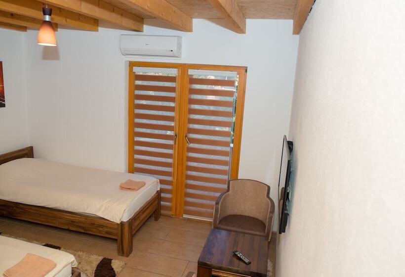 اتاق استاندارد با بالکن, Motel Orhideja