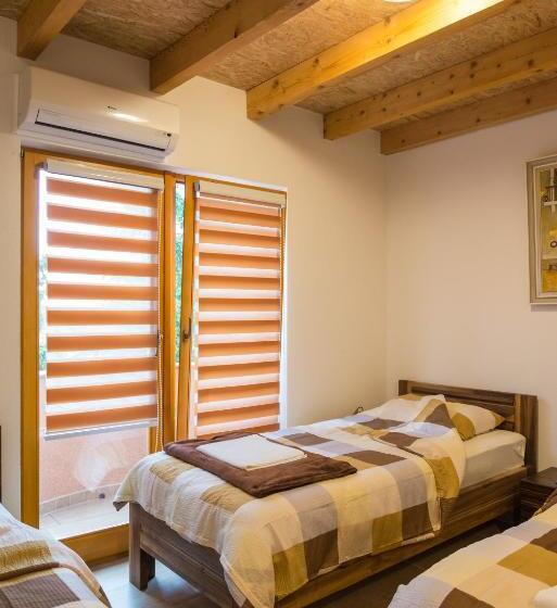 اتاق استاندارد با بالکن, Motel Orhideja