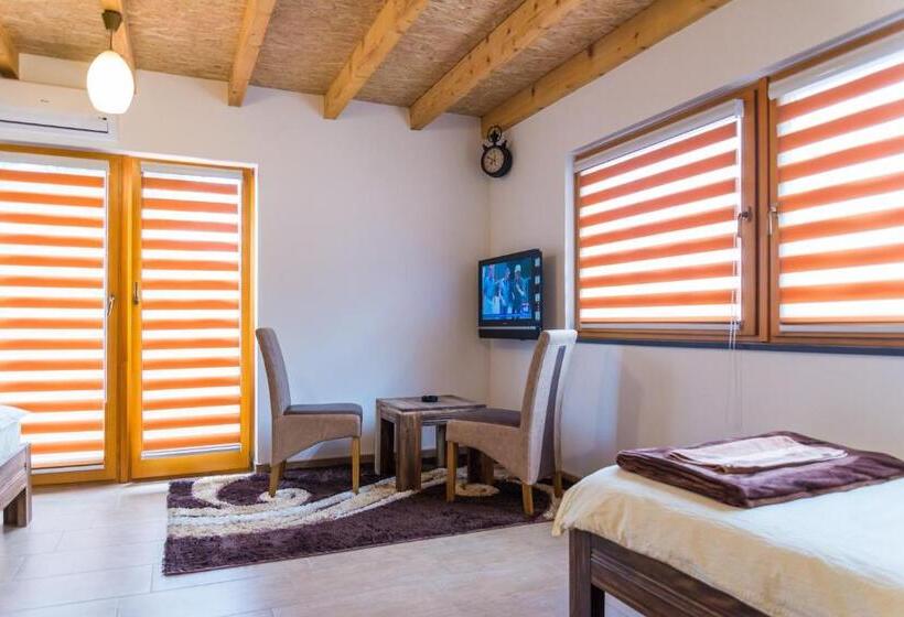 اتاق راحتی سه تخته, Motel Orhideja