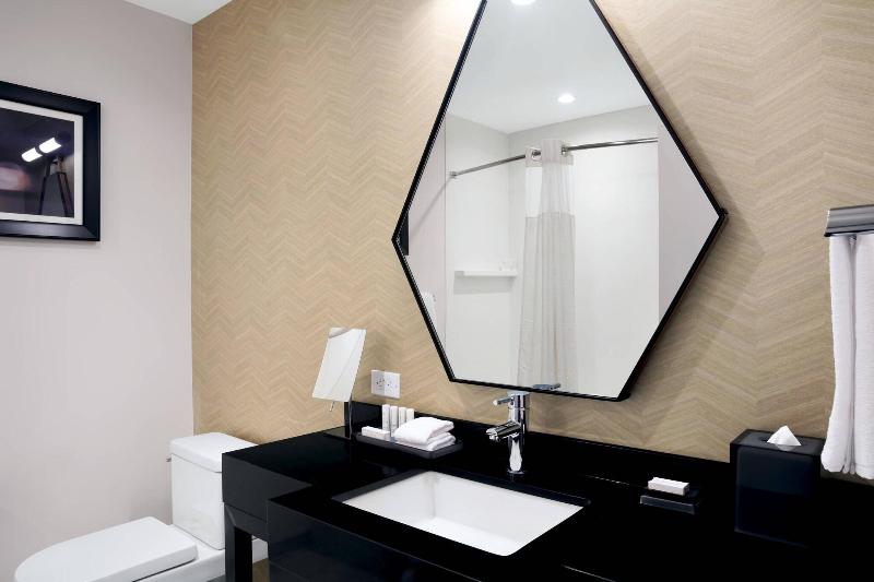 اتاق استاندارد با تخت بزرگ, Courtyard Boston Downtown/north Station