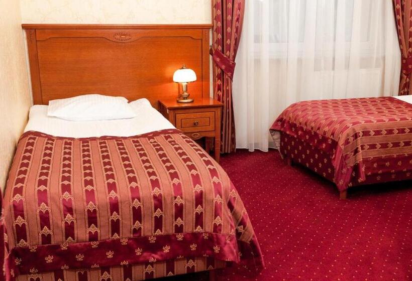 اتاق استاندارد سه نفره, Korona