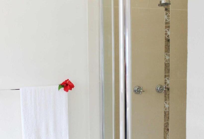 استودیو استاندارد با چشم‌انداز استخر, Vanuatu Beachfront Apartments