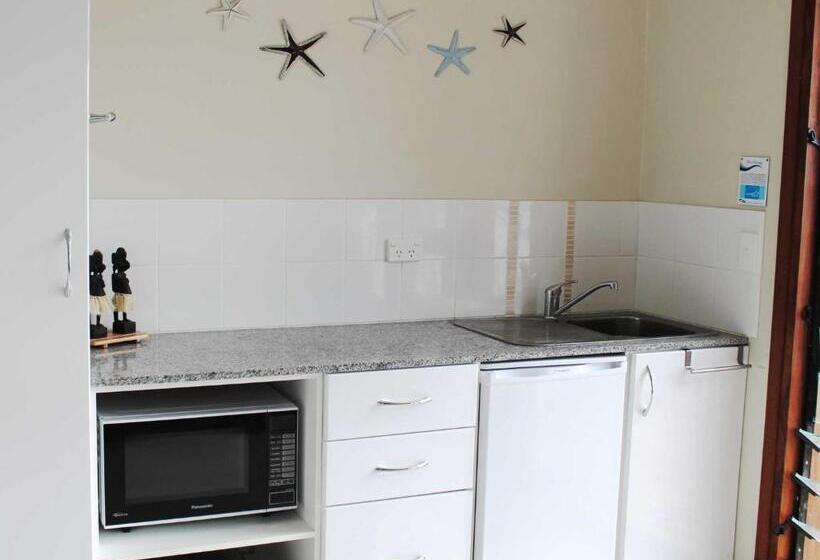 استودیو استاندارد با چشم‌انداز استخر, Vanuatu Beachfront Apartments