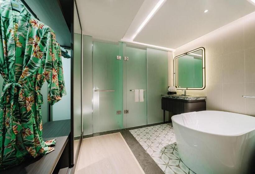 Deluxe Suite Sea View, The May Legend Catba