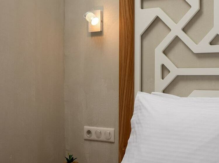 اتاق لوکس, Apollo Apartments