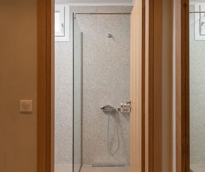 استودیوی لوکس, Apollo Apartments