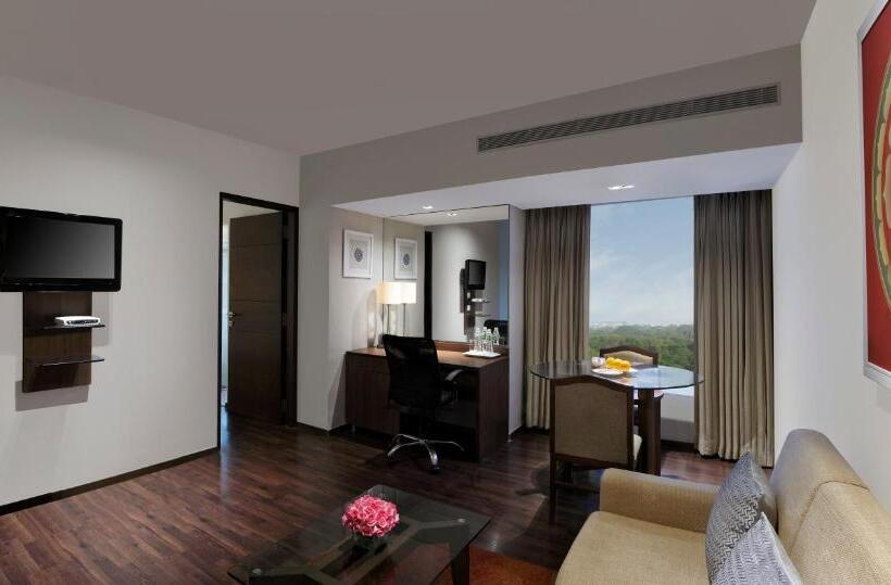 سوئیت پریمیوم, Grand Mercure Vadodara Surya Palace